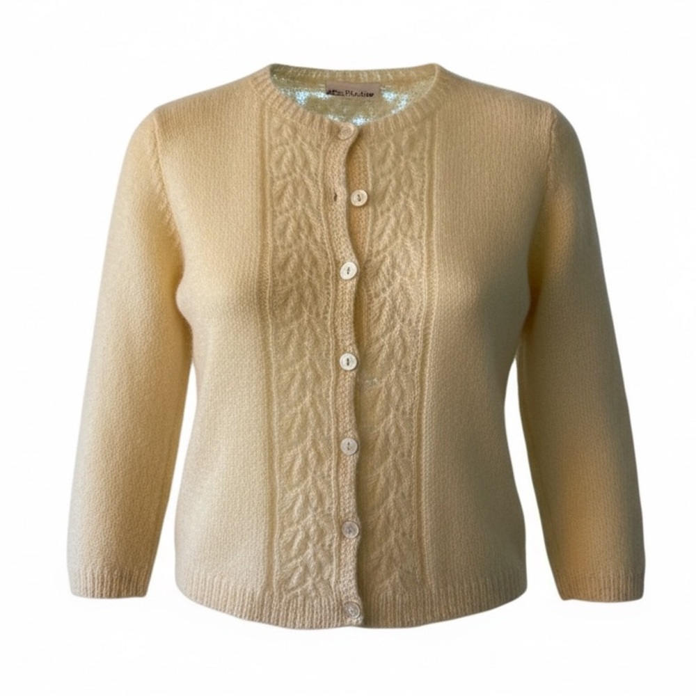 Vintage Women's Cream Cardigan Sweater
